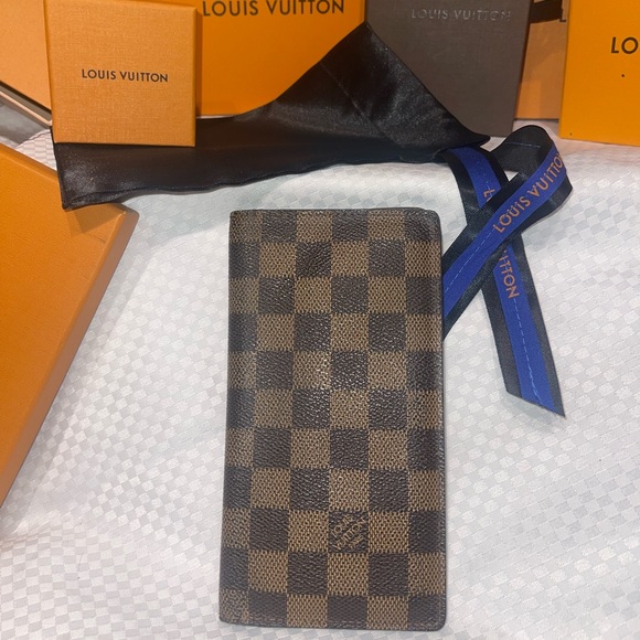 Louis Vuitton Damier Ebene Logo Print Wallet. Satin Dust Bag. - Picture 4 of 11